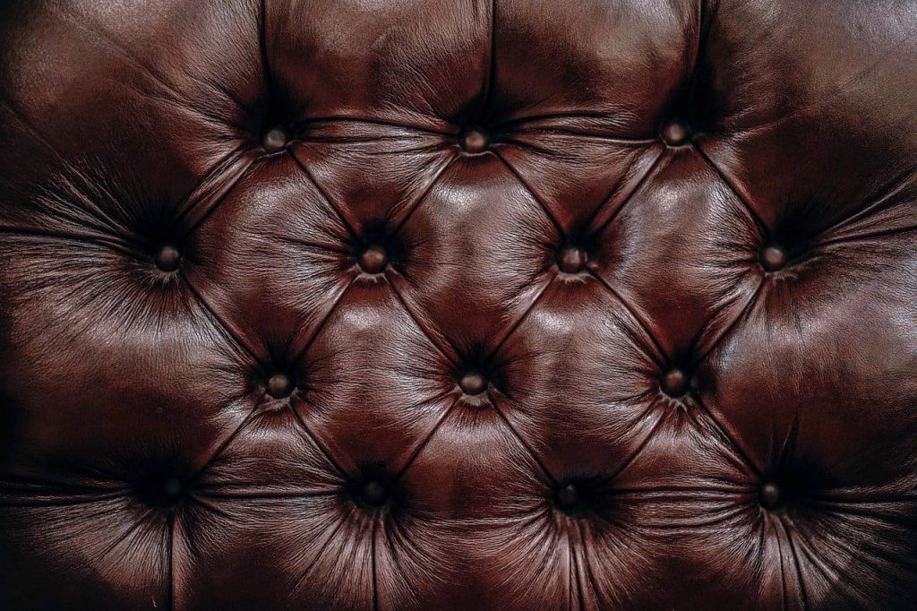 Nettoyer un canapé en cuir efficacement