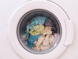 Comment nettoyer son lave-linge et éviter résifus et dépôts de calcaire ?