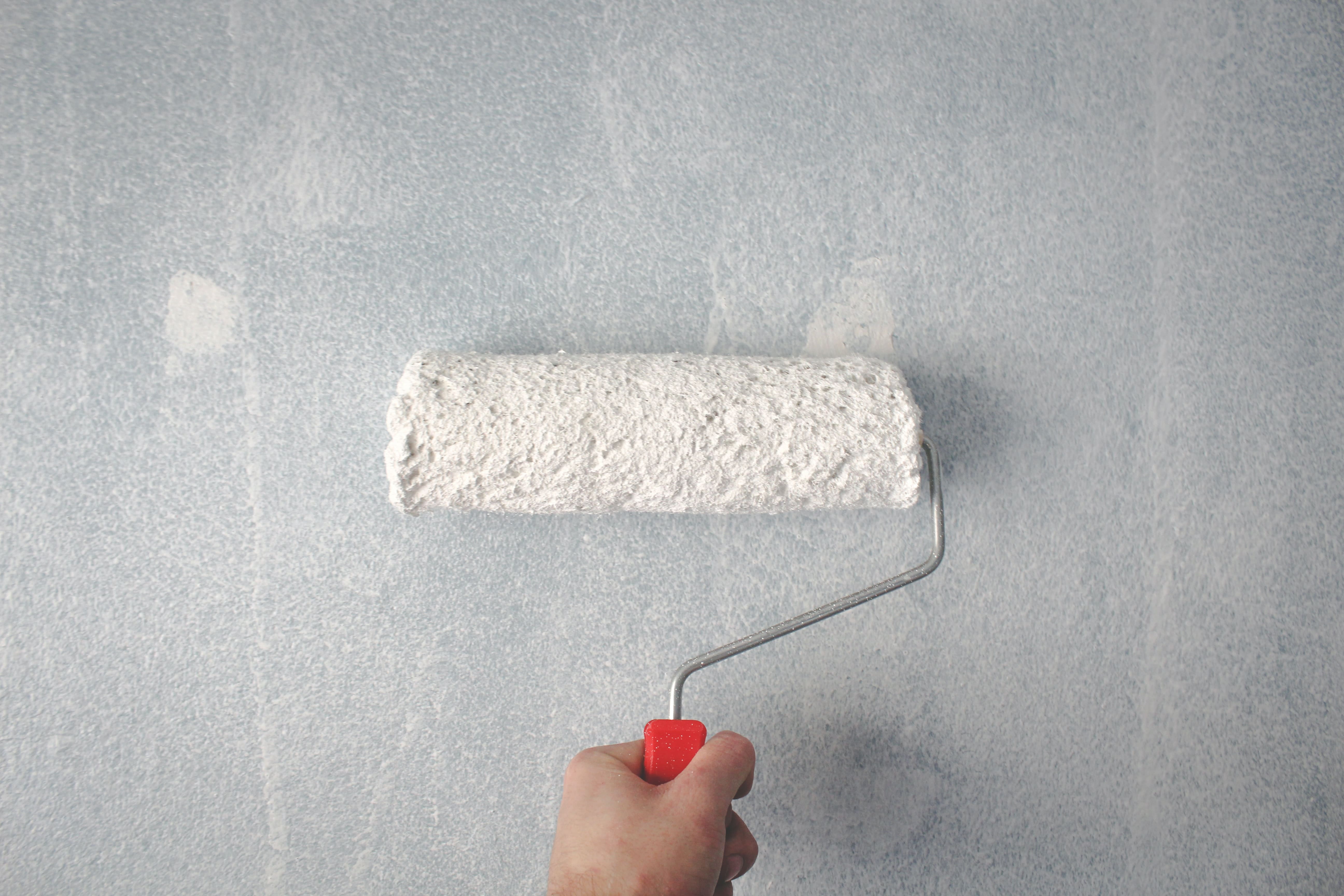 Lessiver un plafond : Comment nettoyer efficacement vos murs et