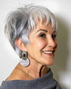 coupe femme de 70 ans pixie