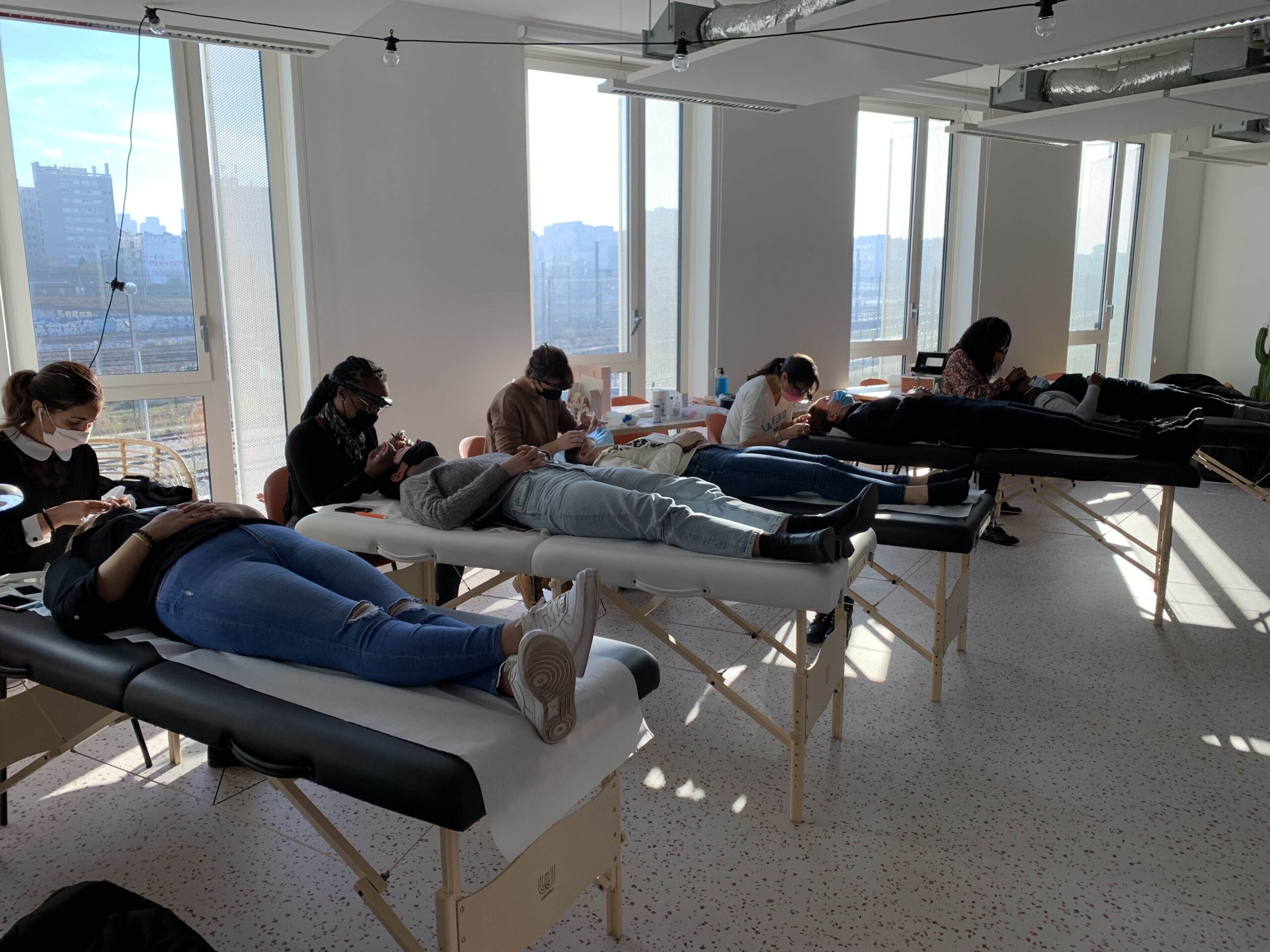 séance de formation extension de cils à la Wecasa Academy 