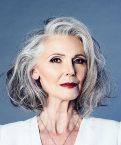 coupe femme 70 ans cheveux gris