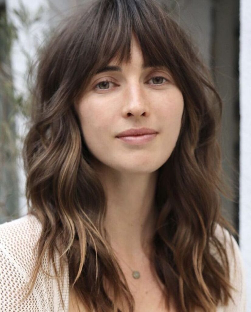 coupe cheveux epais frange longue