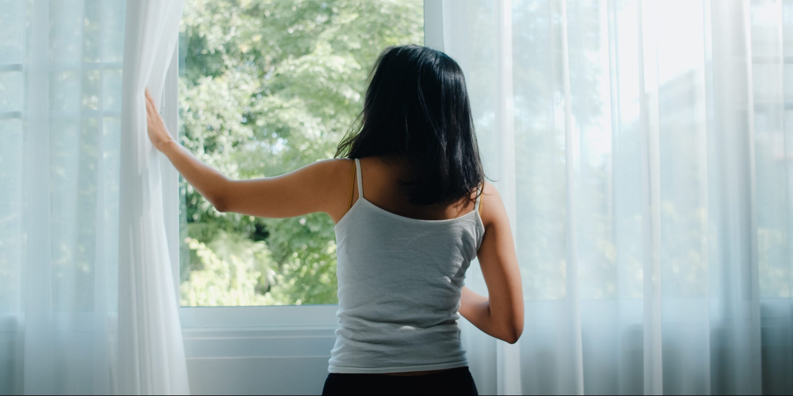 ménage de printemps ouvrir fenêtre 