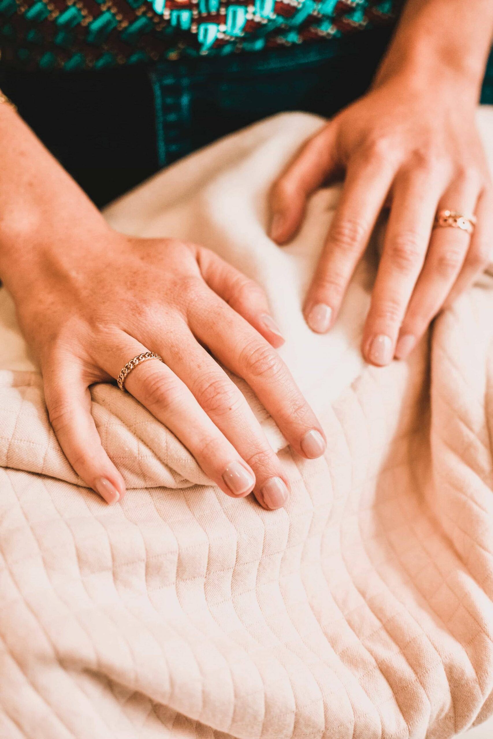 mains vernis nude molleton rose nude